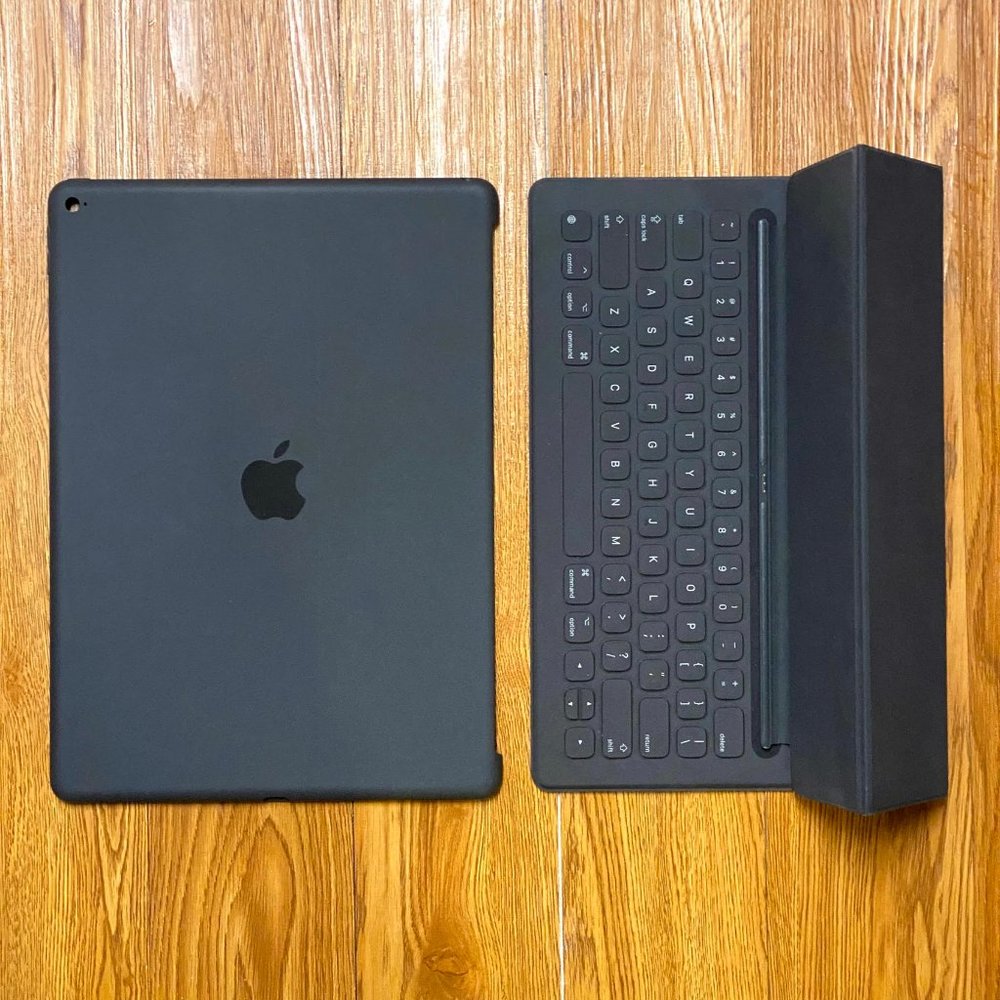 Apple Smart Keyboard for iPad Pro 12.9" + Back Cover